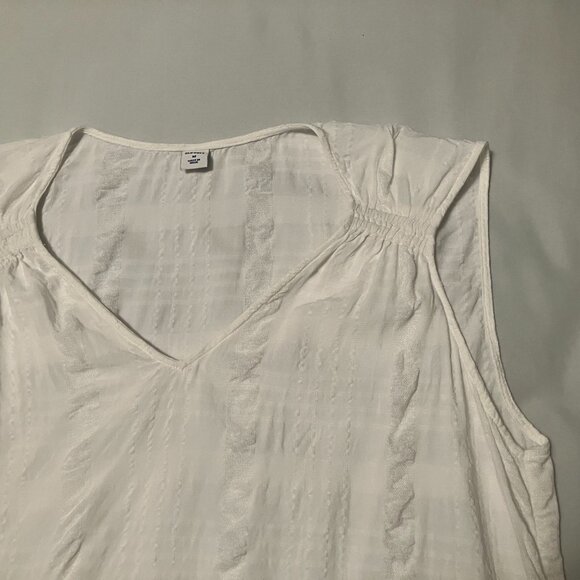 Old Navy Ruched Sleeveless Blouse Women's Size M - Picture 2 of 5